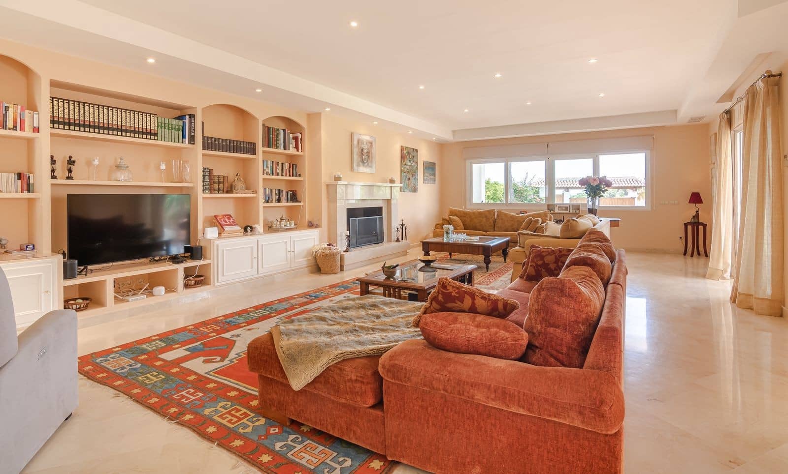 6 bedroom Villa for sale in El Paraiso with pool garage - € 2,690,000 (Ref: 7456145)