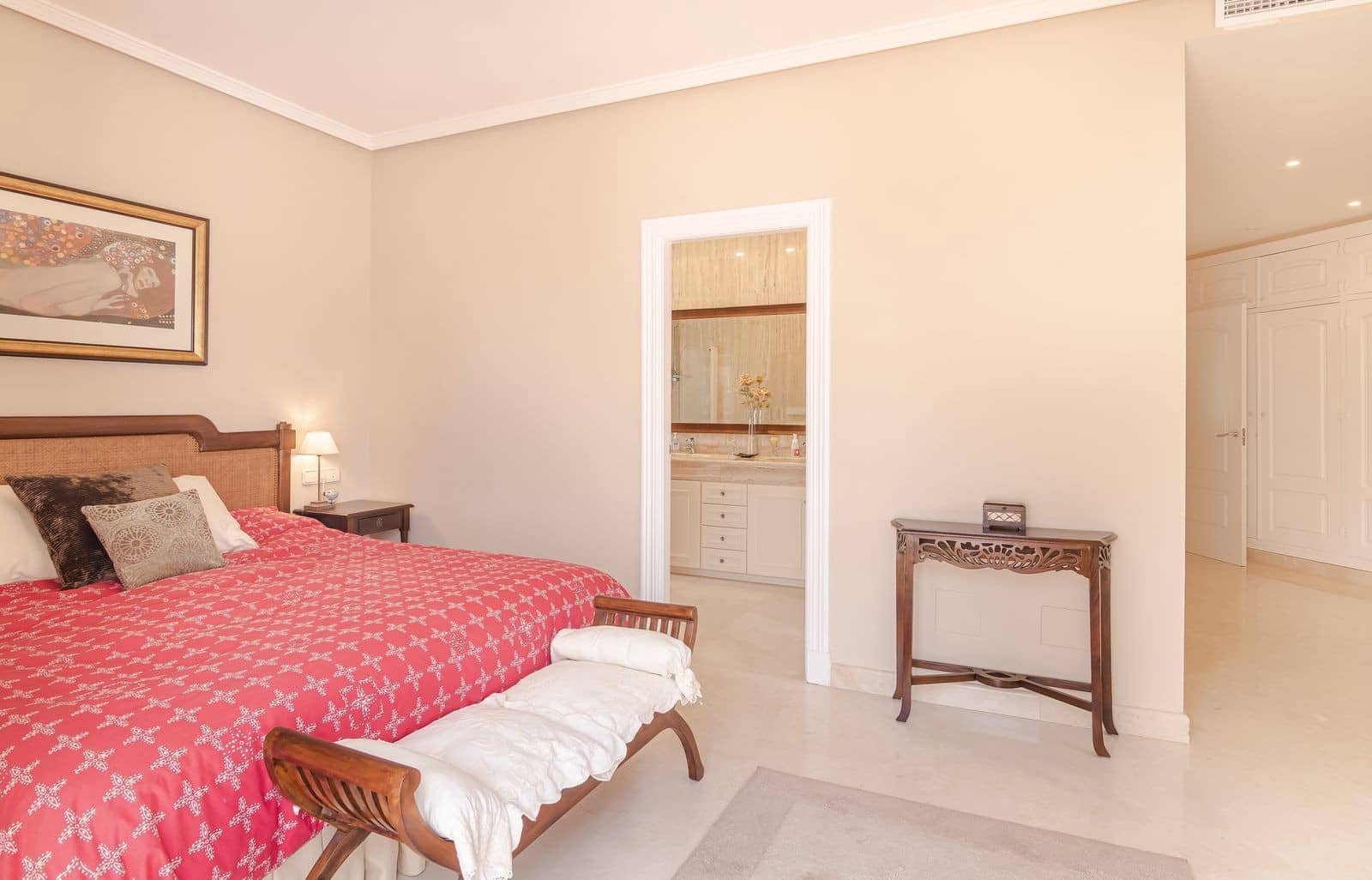 6 bedroom Villa for sale in El Paraiso with pool garage - € 2,690,000 (Ref: 7456145)