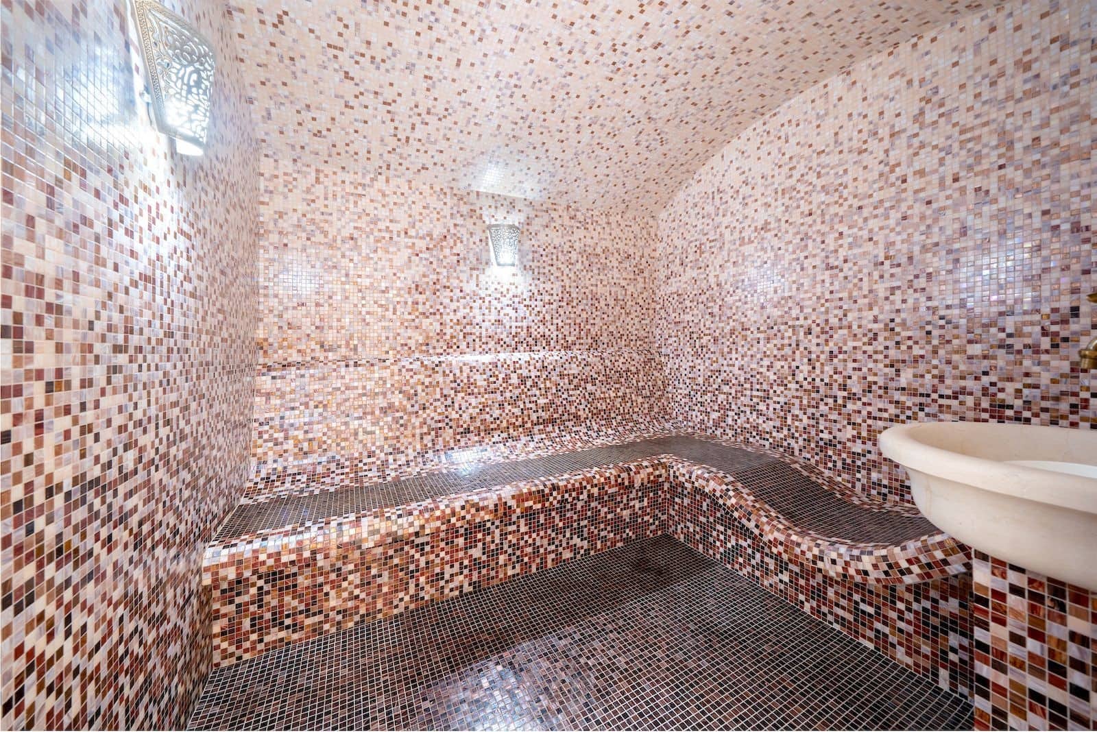 6 bedroom Villa for sale in Benahavis with pool garage - € 5,000,000 (Ref: 7456160)