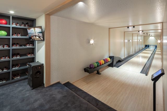 16 bedroom Villa for sale in Marbella with pool garage - € 35,000,000 (Ref: 7456185)