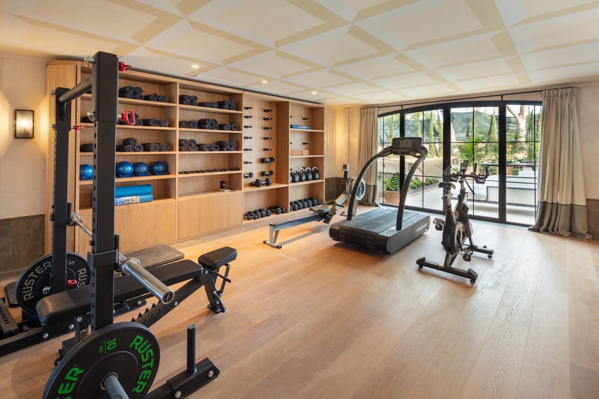 Chalet de 16 habitaciones en Marbella en venta con piscina garaje - 35.000.000 € (Ref: 7456185)