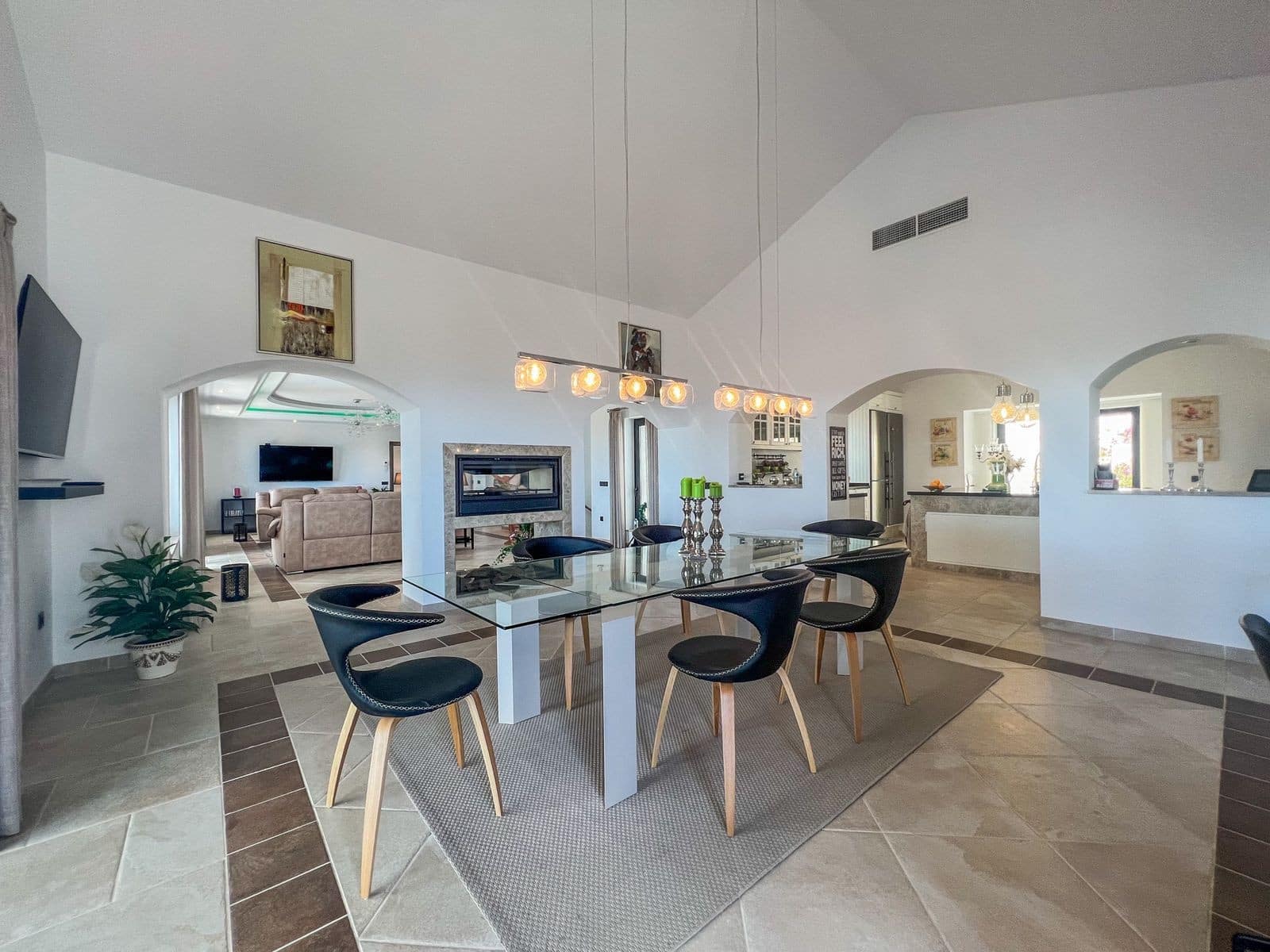 4 bedroom Villa for sale in Mijas with pool garage - € 2,495,000 (Ref: 7456222)