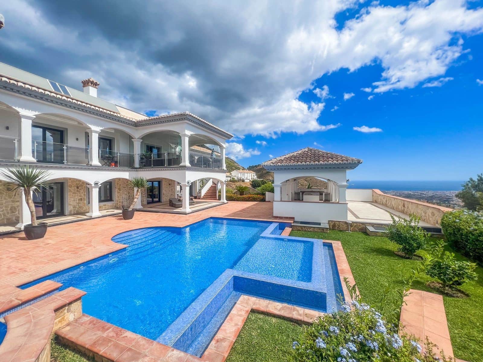 4 bedroom Villa for sale in Mijas with pool garage - € 2,495,000 (Ref: 7456222)