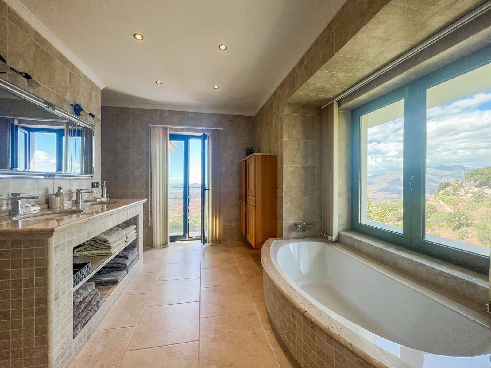 4 bedroom Villa for sale in Mijas with pool garage - € 2,495,000 (Ref: 7456222)