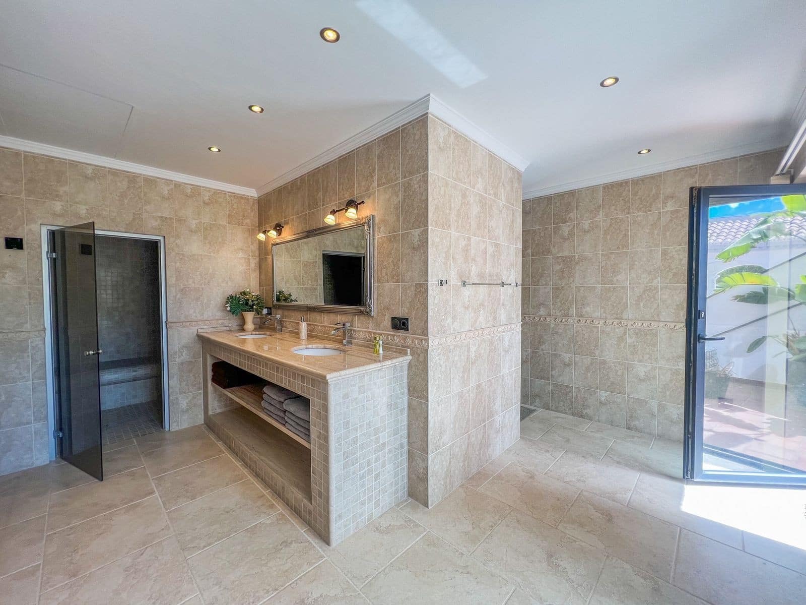 4 bedroom Villa for sale in Mijas with pool garage - € 2,495,000 (Ref: 7456222)