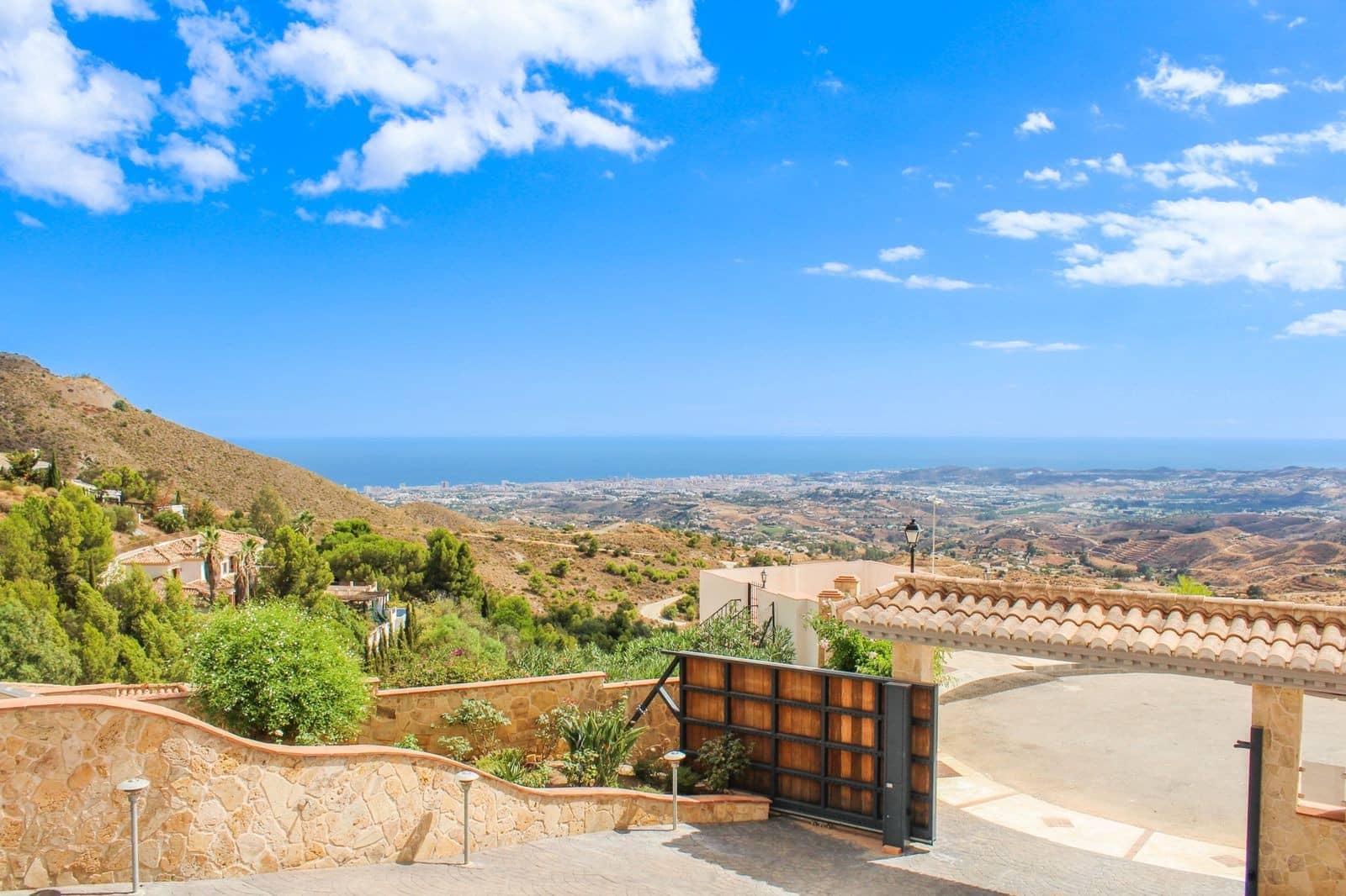 4 bedroom Villa for sale in Mijas with pool garage - € 2,495,000 (Ref: 7456222)