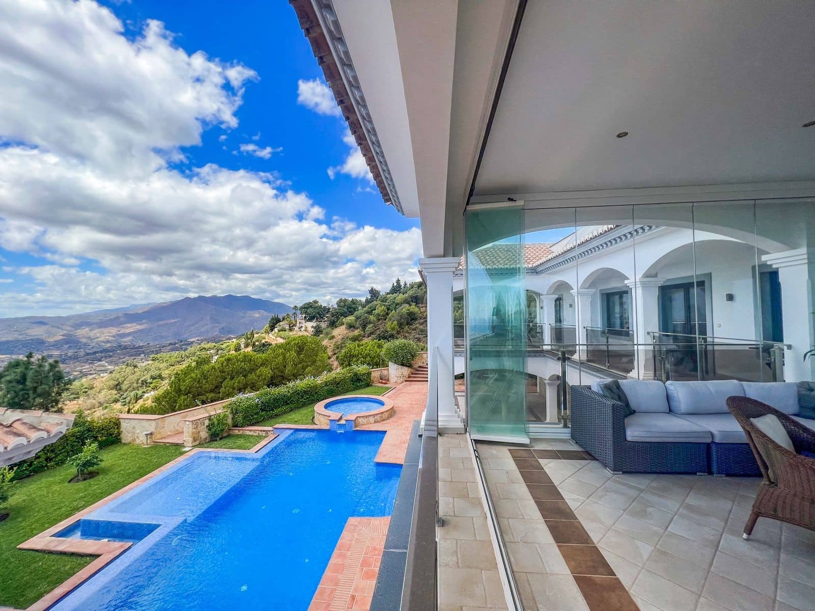 4 bedroom Villa for sale in Mijas with pool garage - € 2,495,000 (Ref: 7456222)