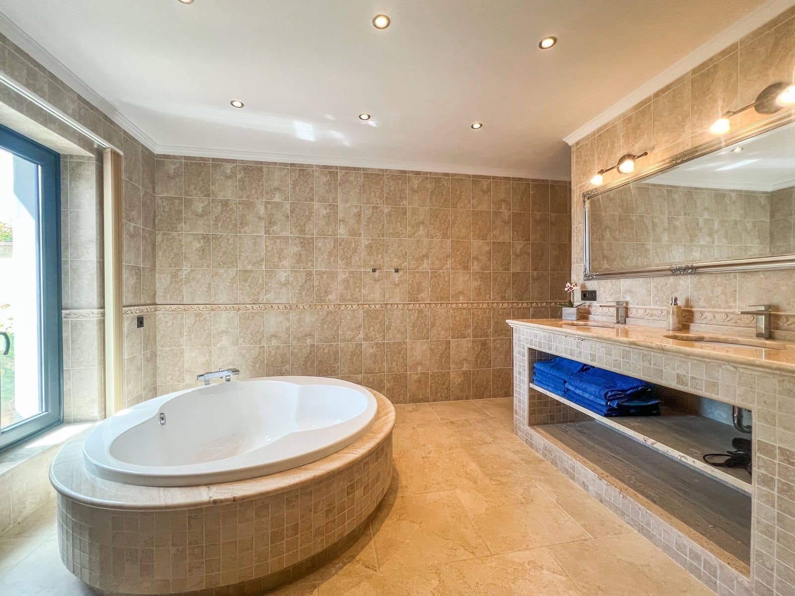 4 bedroom Villa for sale in Mijas with pool garage - € 2,495,000 (Ref: 7456222)