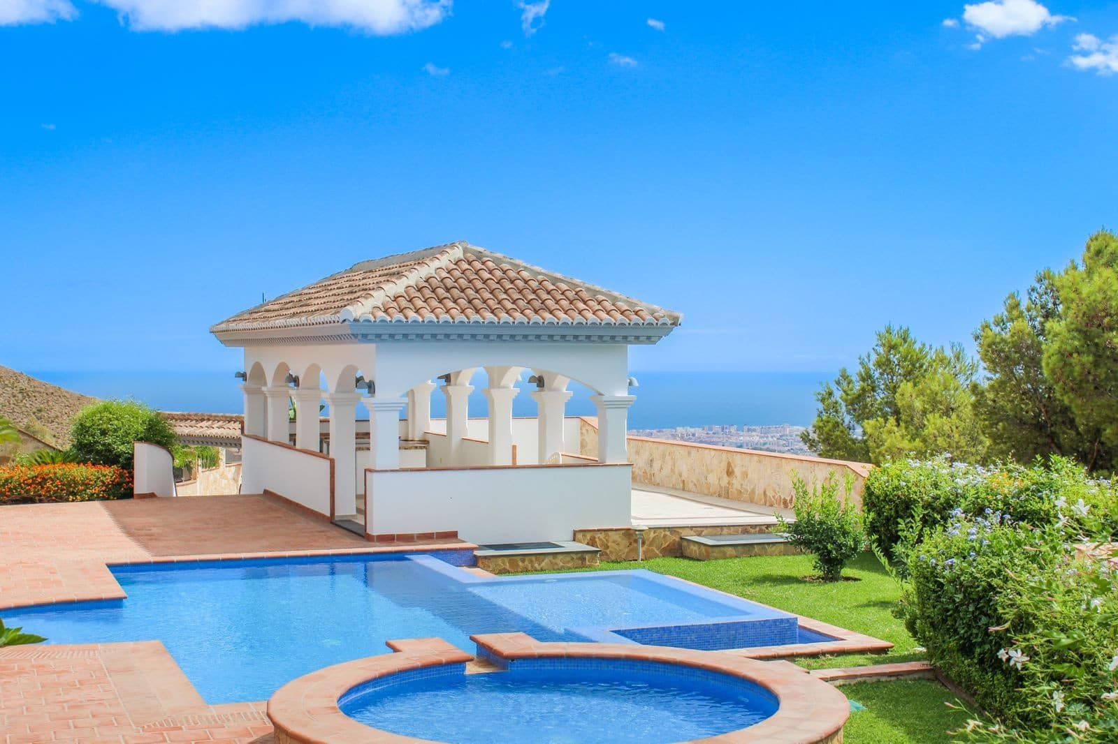4 bedroom Villa for sale in Mijas with pool garage - € 2,495,000 (Ref: 7456222)