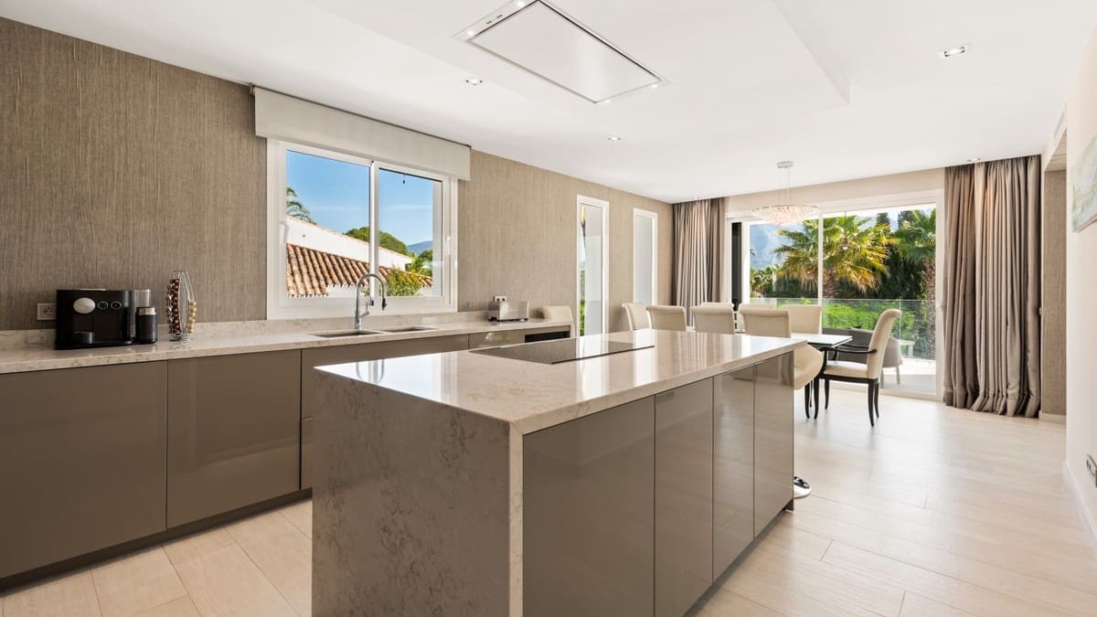 7 bedroom Villa for sale in Marbella with pool garage - € 3,550,000 (Ref: 7456290)