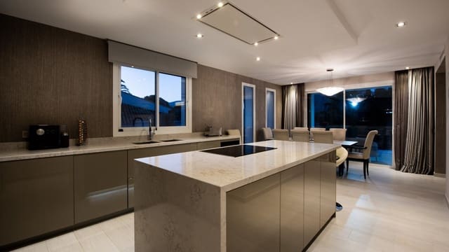 7 sovrum Villa till salu i Marbella med pool garage - 3 250 000 € (Ref: 7456290)