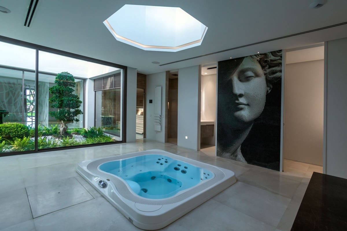 6 bedroom Villa for sale in Marbella with pool garage - € 6,450,000 (Ref: 7456356)