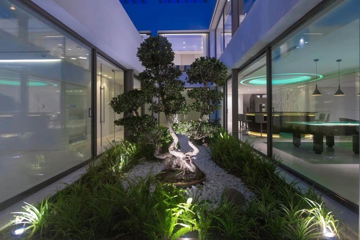 6 bedroom Villa for sale in Marbella with pool garage - € 6,450,000 (Ref: 7456356)