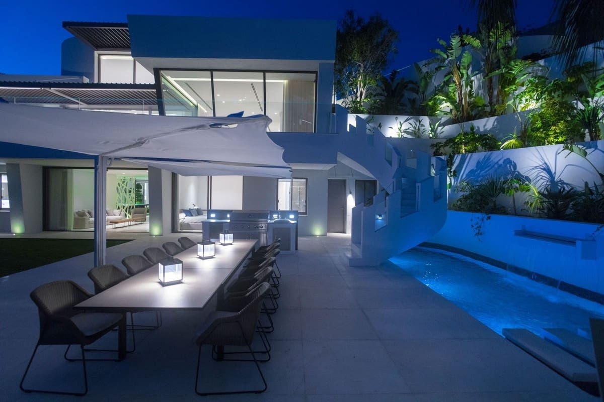 6 bedroom Villa for sale in Marbella with pool garage - € 6,450,000 (Ref: 7456356)