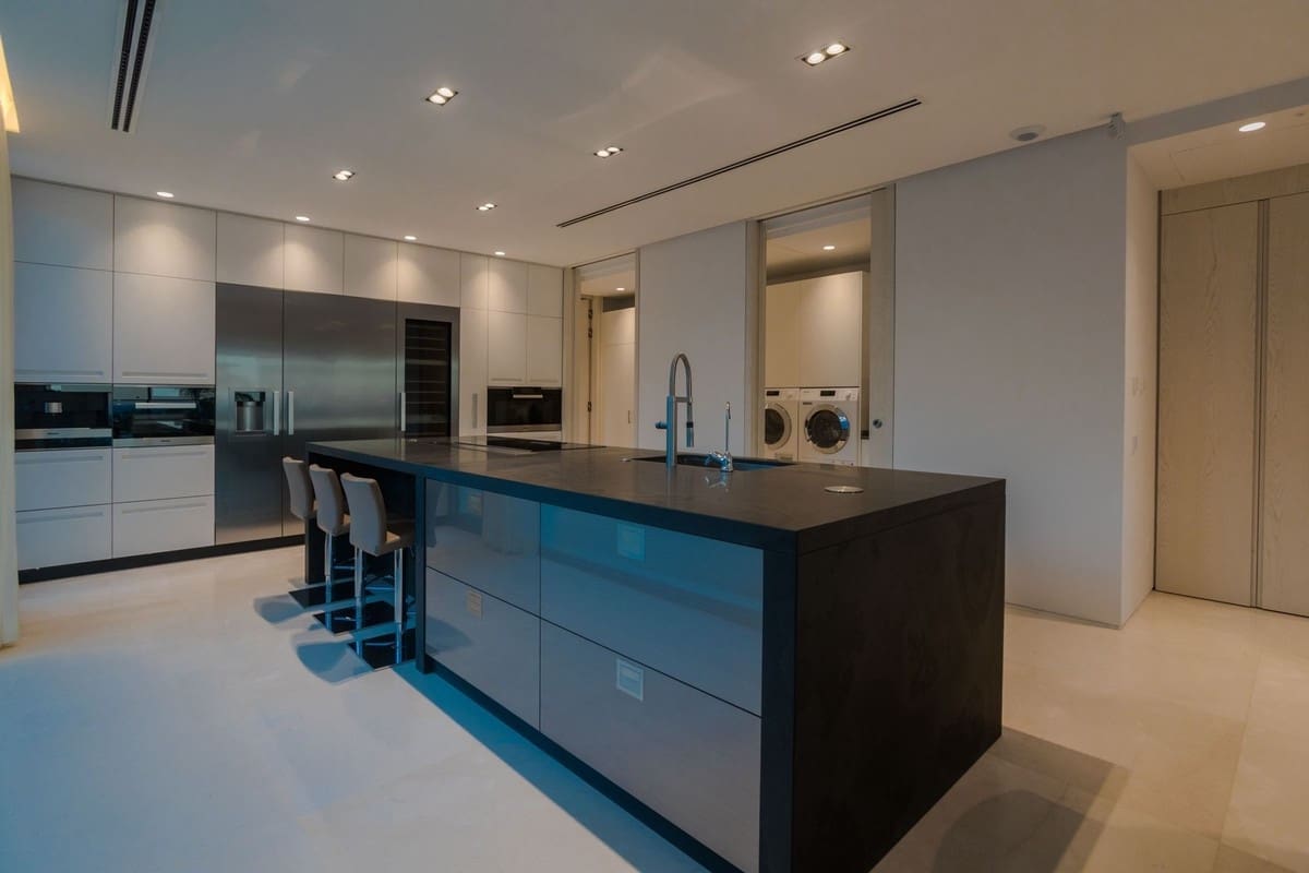 6 bedroom Villa for sale in Marbella with pool garage - € 6,450,000 (Ref: 7456356)