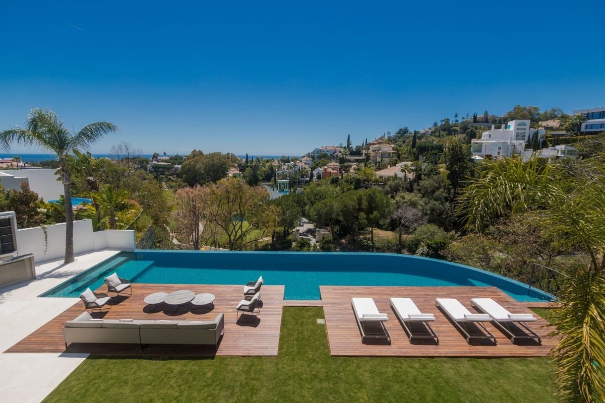 6 bedroom Villa for sale in Marbella with pool garage - € 6,450,000 (Ref: 7456356)