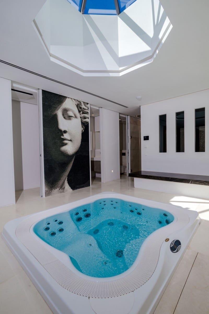 6 bedroom Villa for sale in Marbella with pool garage - € 6,450,000 (Ref: 7456356)