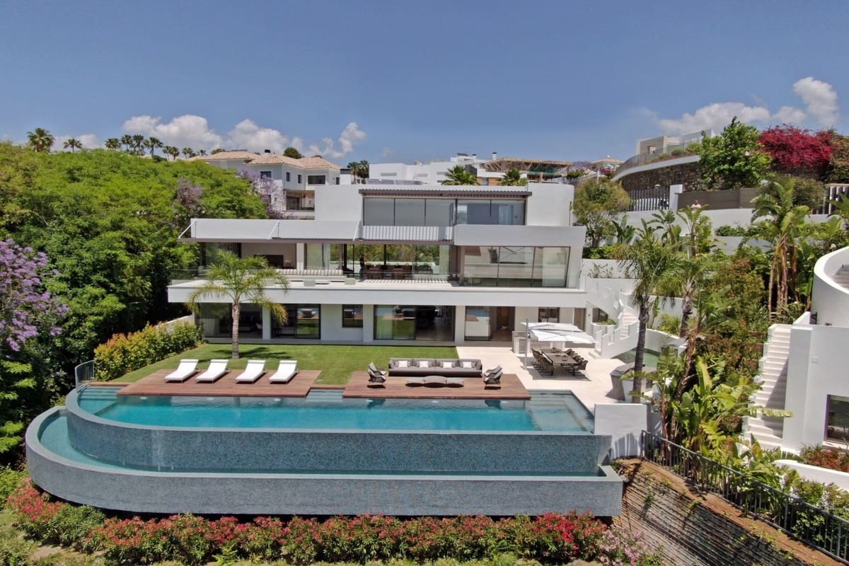 6 bedroom Villa for sale in Marbella with pool garage - € 6,450,000 (Ref: 7456356)