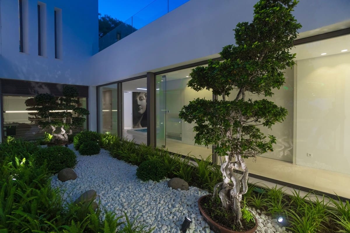 6 bedroom Villa for sale in Marbella with pool garage - € 6,450,000 (Ref: 7456356)