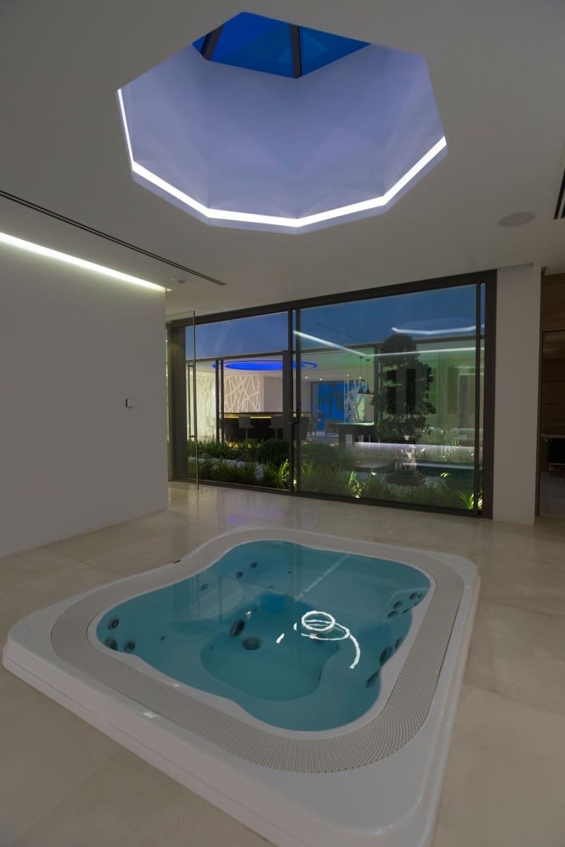 6 bedroom Villa for sale in Marbella with pool garage - € 6,450,000 (Ref: 7456356)