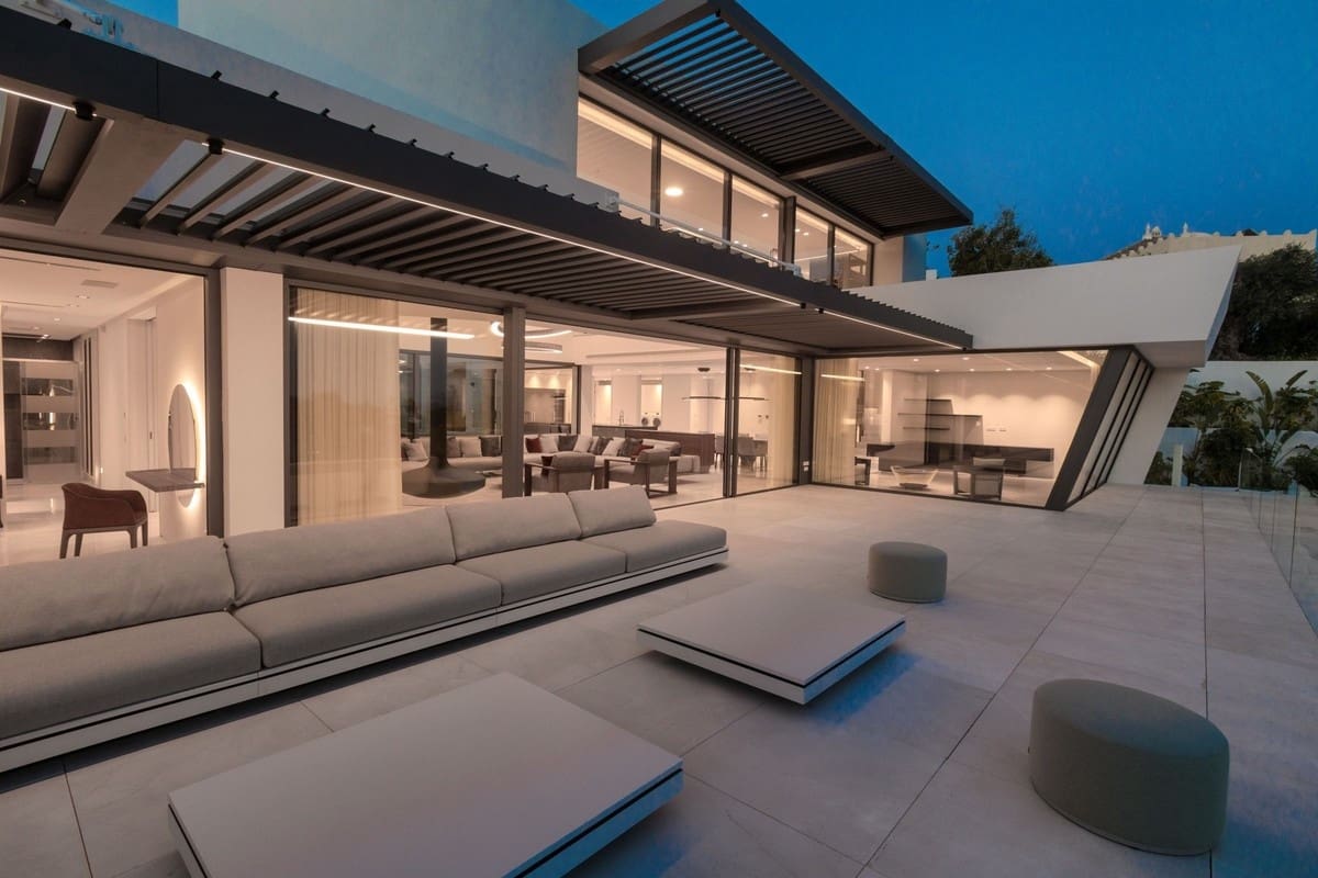 6 bedroom Villa for sale in Marbella with pool garage - € 6,450,000 (Ref: 7456356)