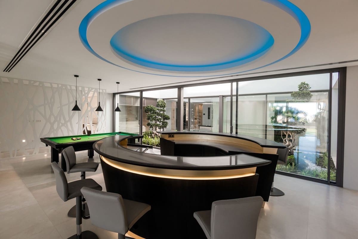 6 bedroom Villa for sale in Marbella with pool garage - € 6,450,000 (Ref: 7456356)