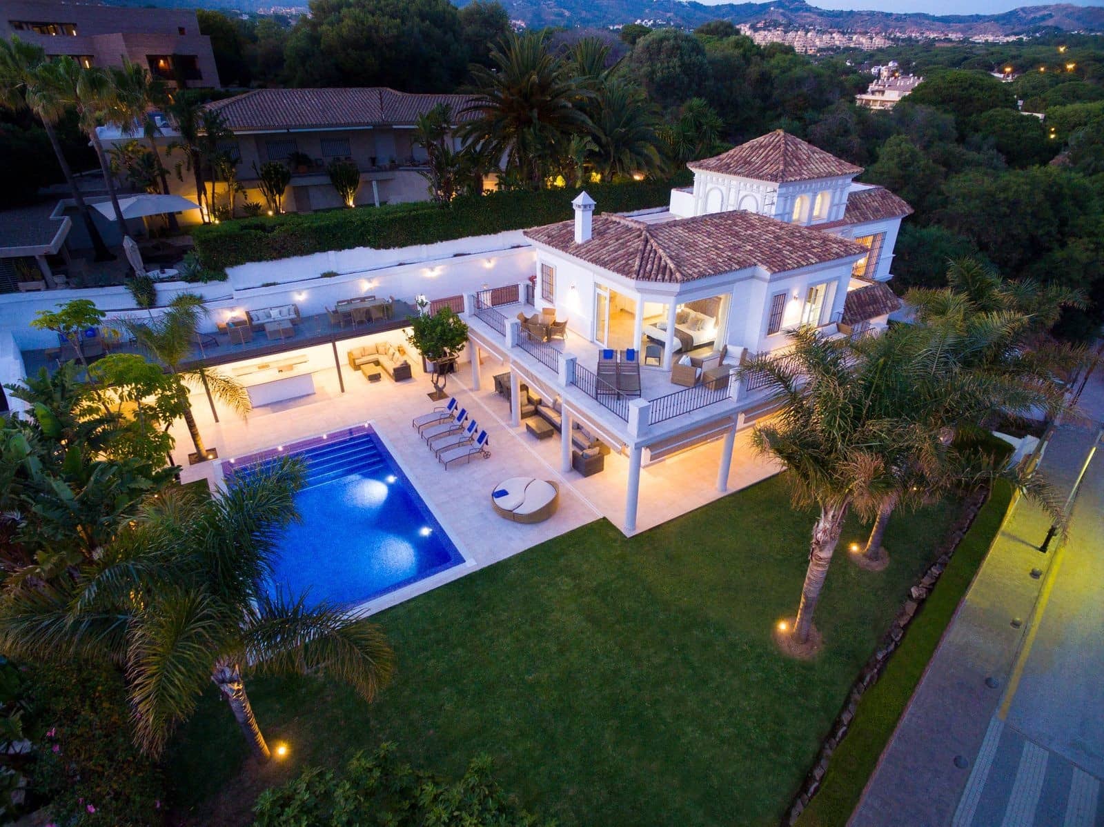 6 bedroom Villa for sale in Marbella with pool garage - € 3,700,000 (Ref: 7530888)