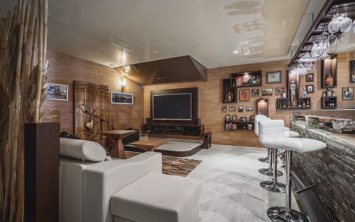 5 bedroom Villa for sale in Marbella with pool garage - € 2,950,000 (Ref: 7565708)