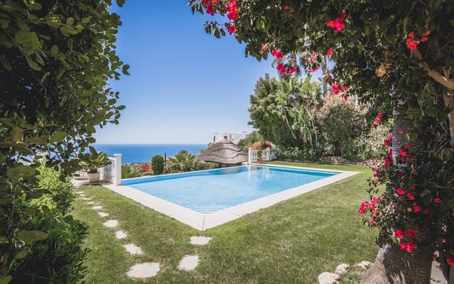 5 soverom Villa til salgs i Marbella med svømmebasseng garasje - € 2 950 000 (Ref: 7565708)