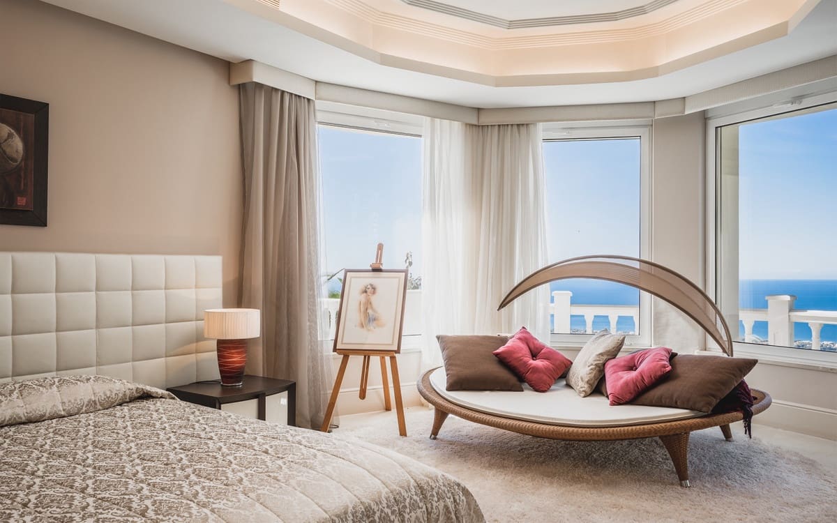 5 bedroom Villa for sale in Marbella with pool garage - € 2,950,000 (Ref: 7565708)