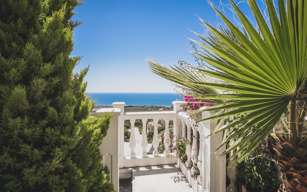 5 bedroom Villa for sale in Marbella with pool garage - € 2,950,000 (Ref: 7565708)