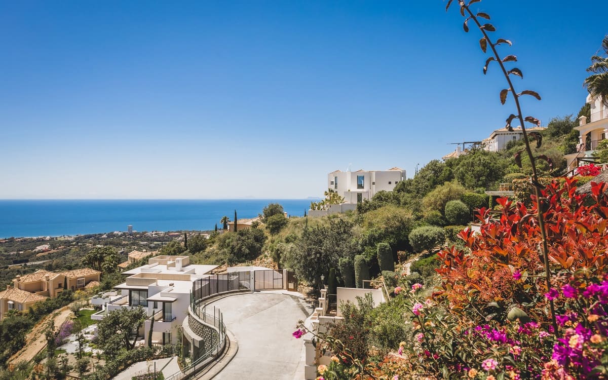 5 bedroom Villa for sale in Marbella with pool garage - € 2,950,000 (Ref: 7565708)