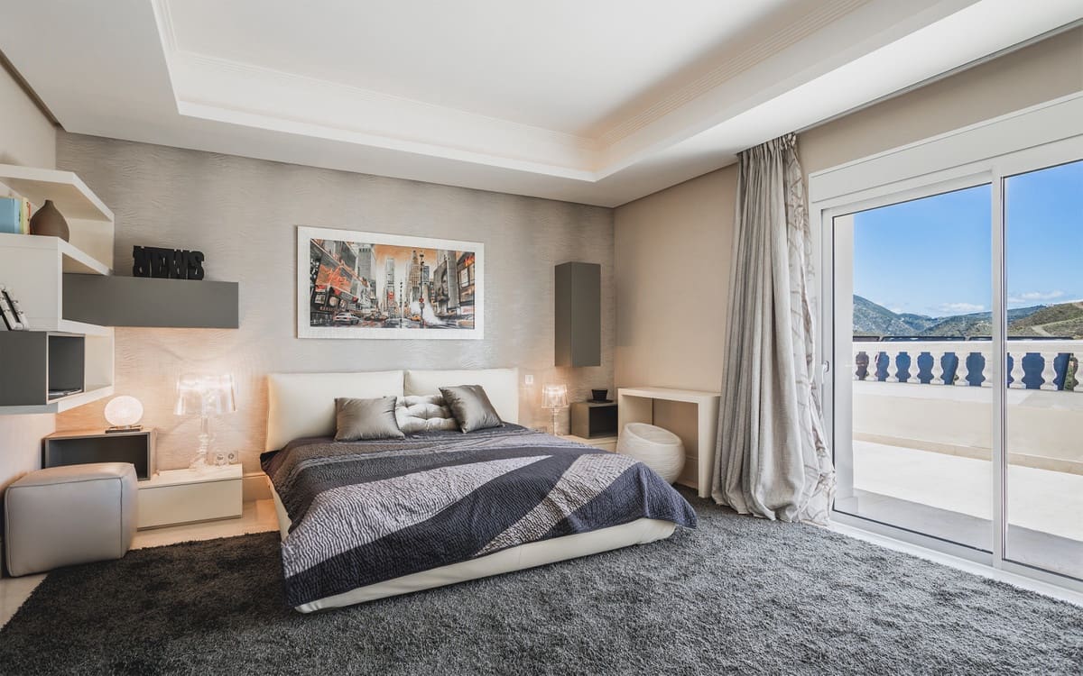 5 bedroom Villa for sale in Marbella with pool garage - € 2,950,000 (Ref: 7565708)