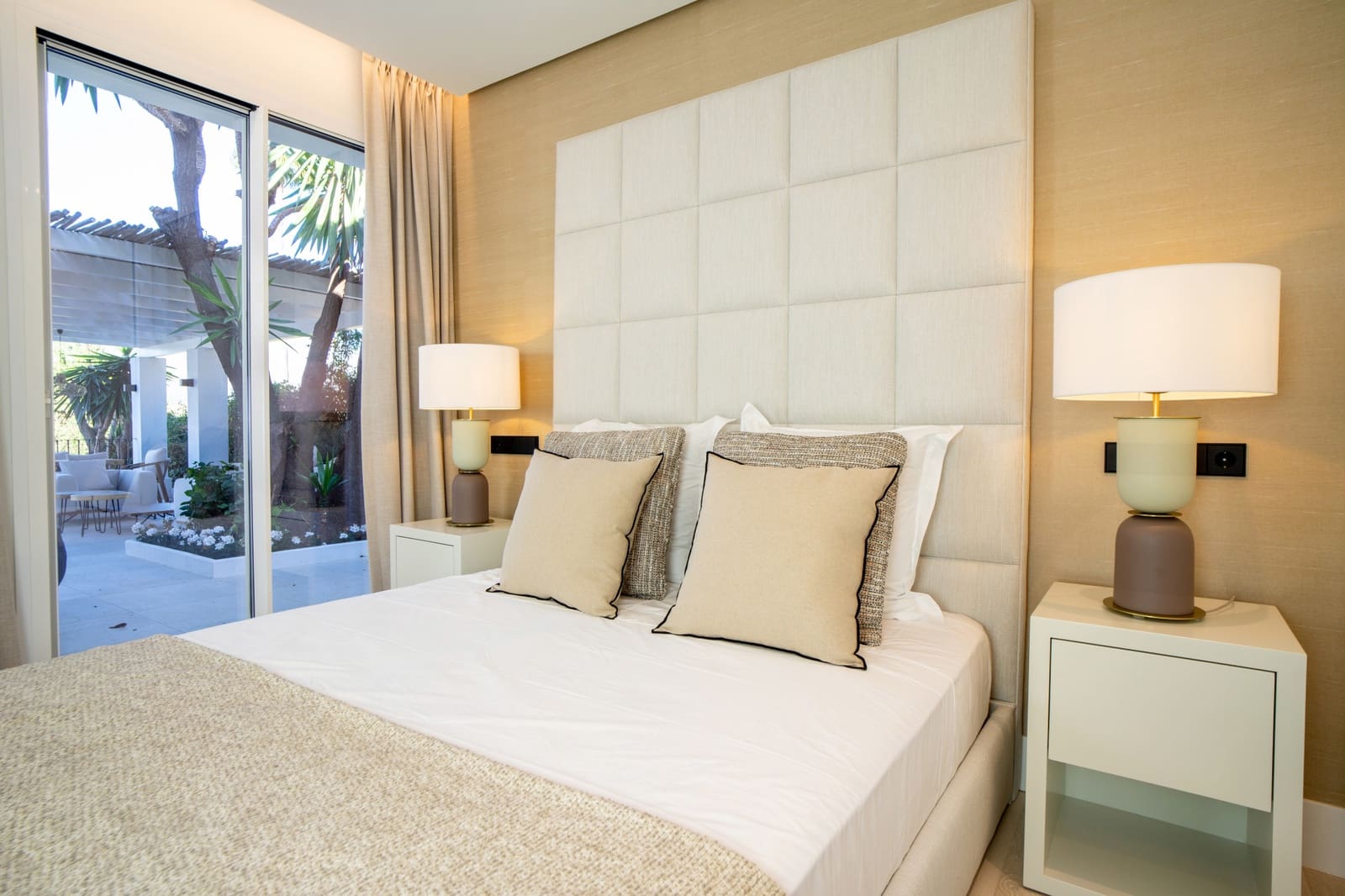 5 bedroom Villa for sale in Nueva Andalucia with pool - € 2,575,000 (Ref: 7573353)