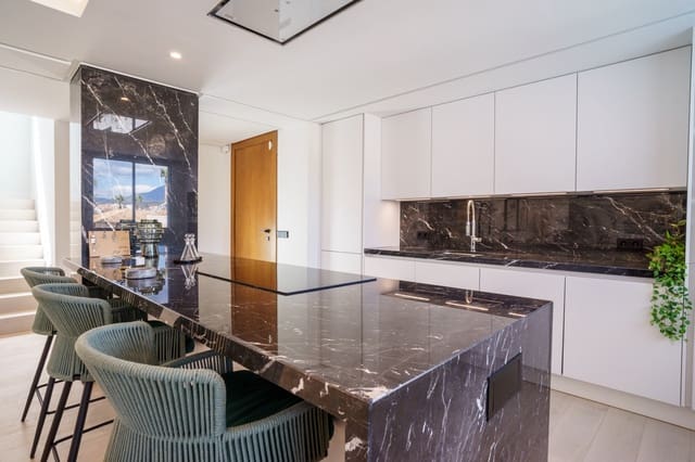 5 slaapkamer Villa te koop in Nueva Andalucia, Marbella met zwembad - € 2.575.000 (Ref: 7573353)