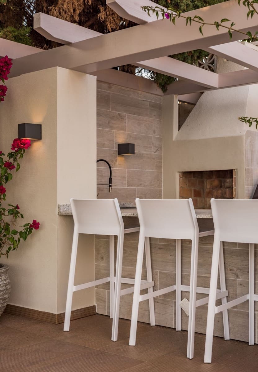 5 bedroom Villa for sale in Marbella with pool garage - € 1,800,000 (Ref: 7623996)