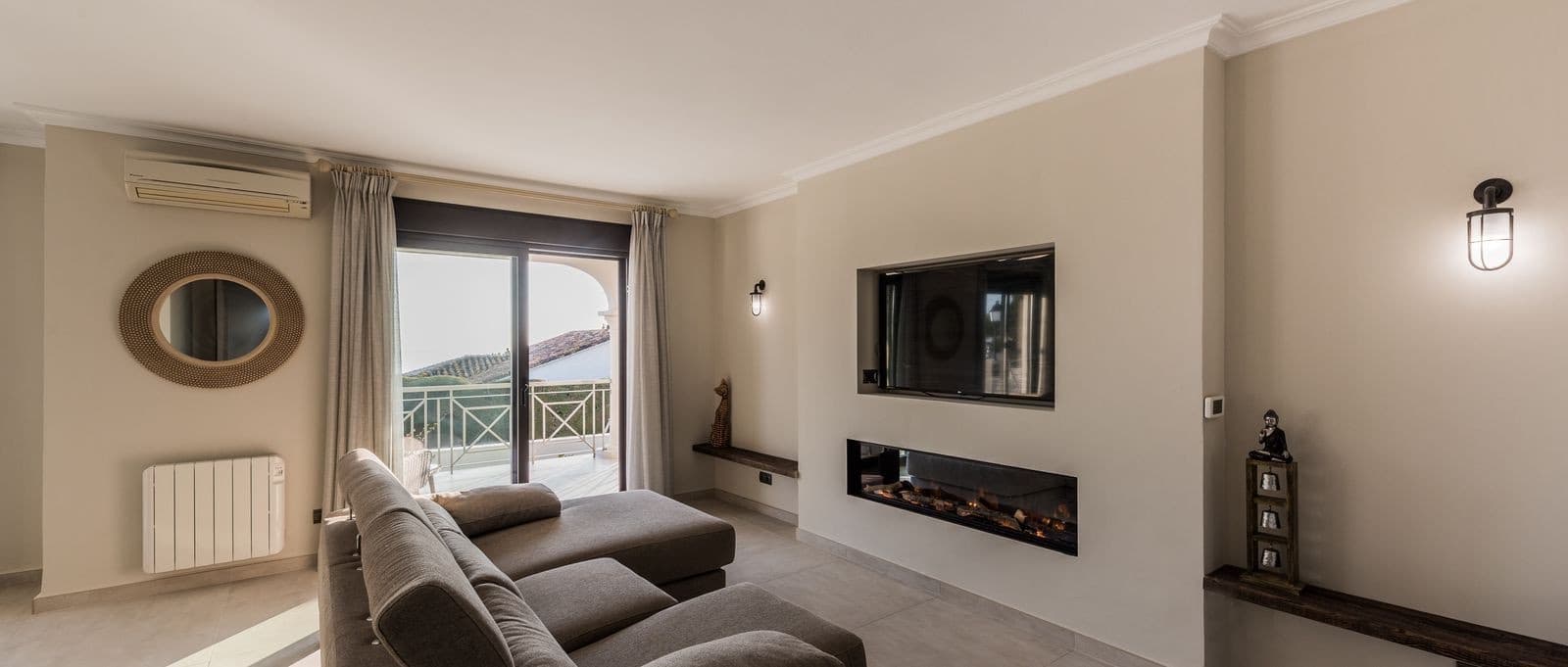 5 bedroom Villa for sale in Marbella with pool garage - € 1,800,000 (Ref: 7623996)