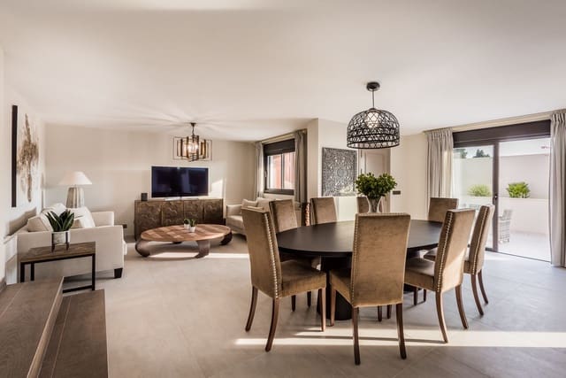 5 sypialnia Willa na sprzedaż w Marbella z basenem garażem - 1 800 000 € (Ref: 7623996)