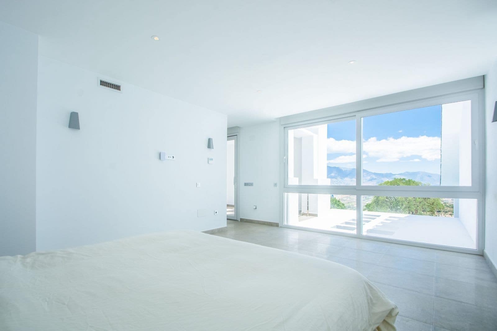 7 bedroom Villa for sale in Marbella with pool garage - € 2,950,000 (Ref: 7624967)