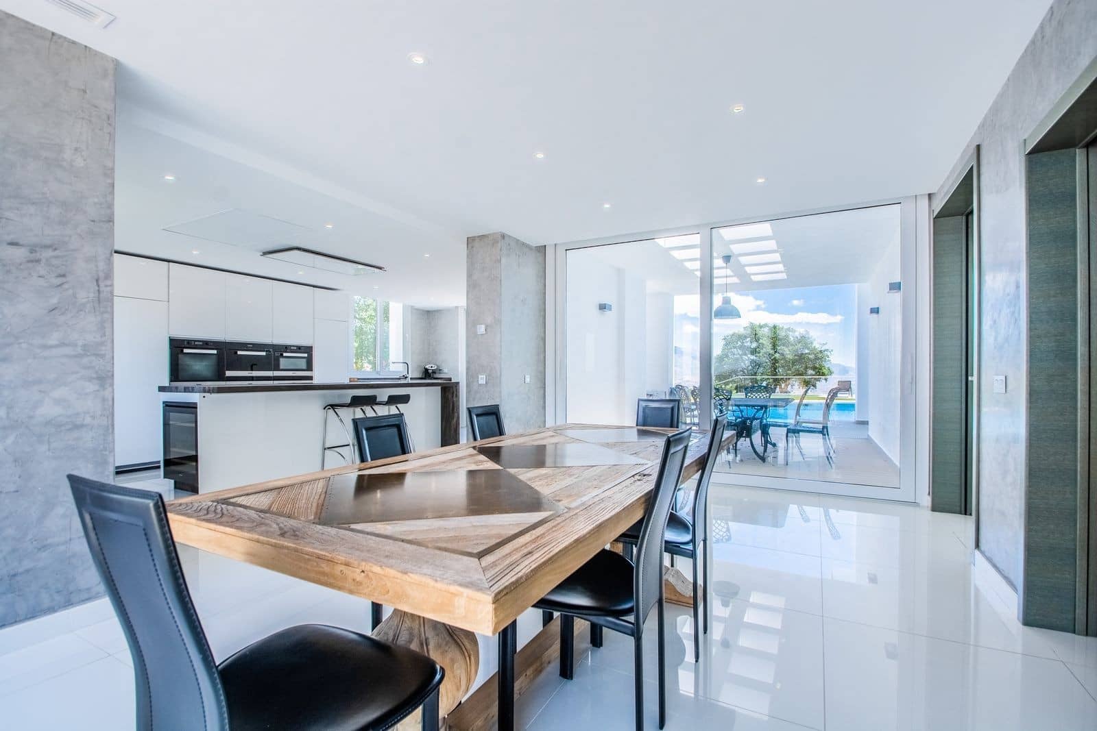 7 bedroom Villa for sale in Marbella with pool garage - € 2,950,000 (Ref: 7624967)