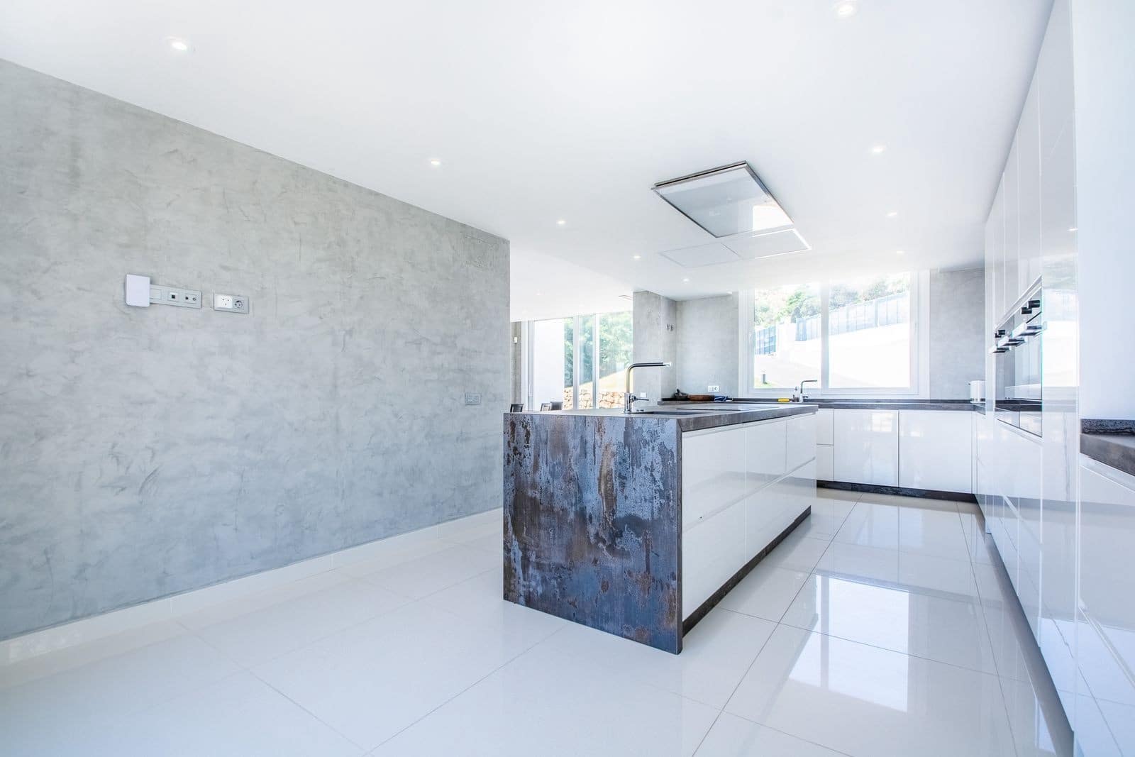 7 bedroom Villa for sale in Marbella with pool garage - € 2,950,000 (Ref: 7624967)