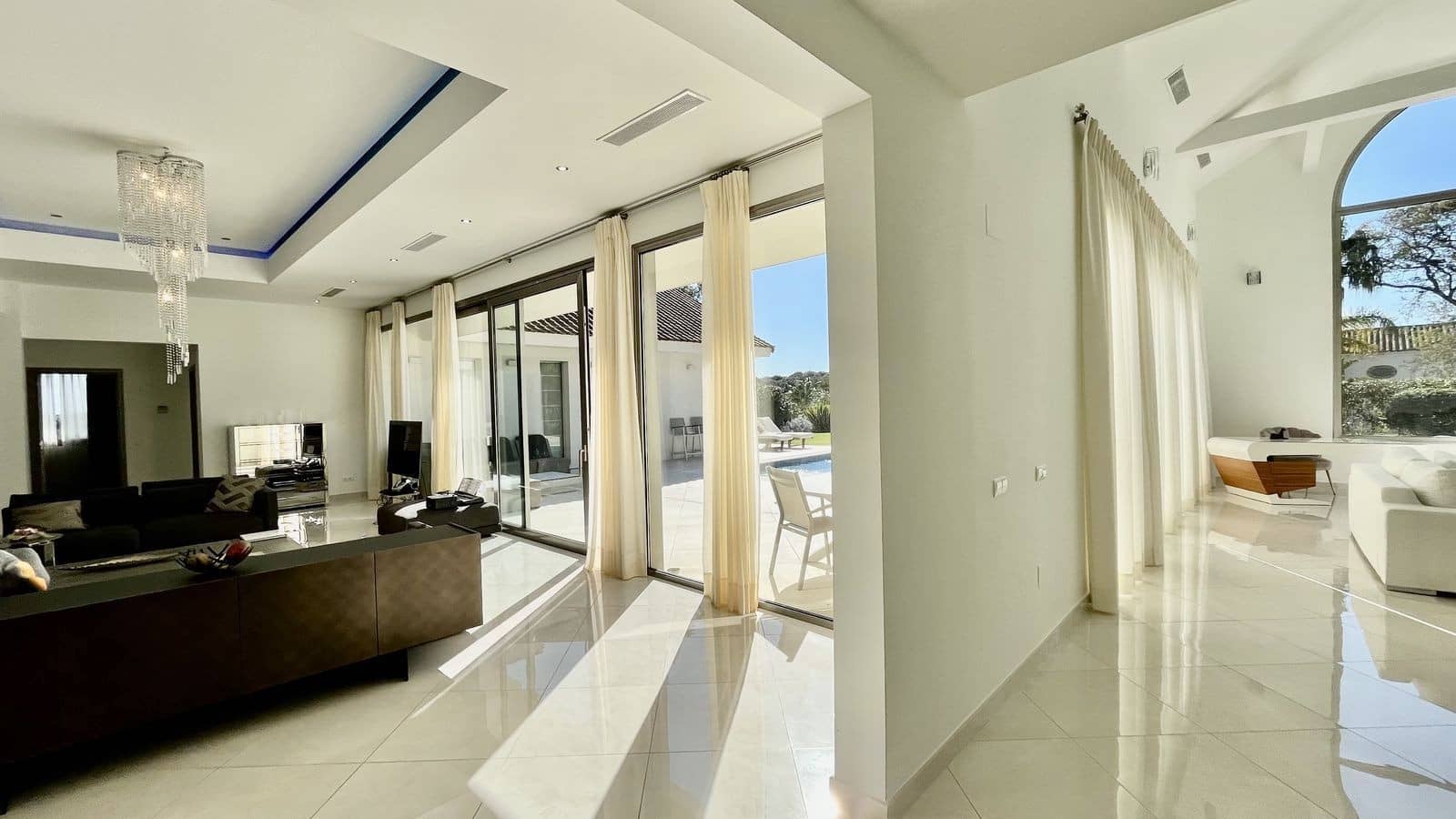 5 bedroom Villa for sale in Sotogrande with pool garage - € 2,195,000 (Ref: 7666897)