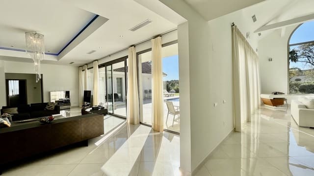 5 sypialnia Willa na sprzedaż w Sotogrande, San Roque z basenem garażem - 2 195 000 € (Ref: 7666897)