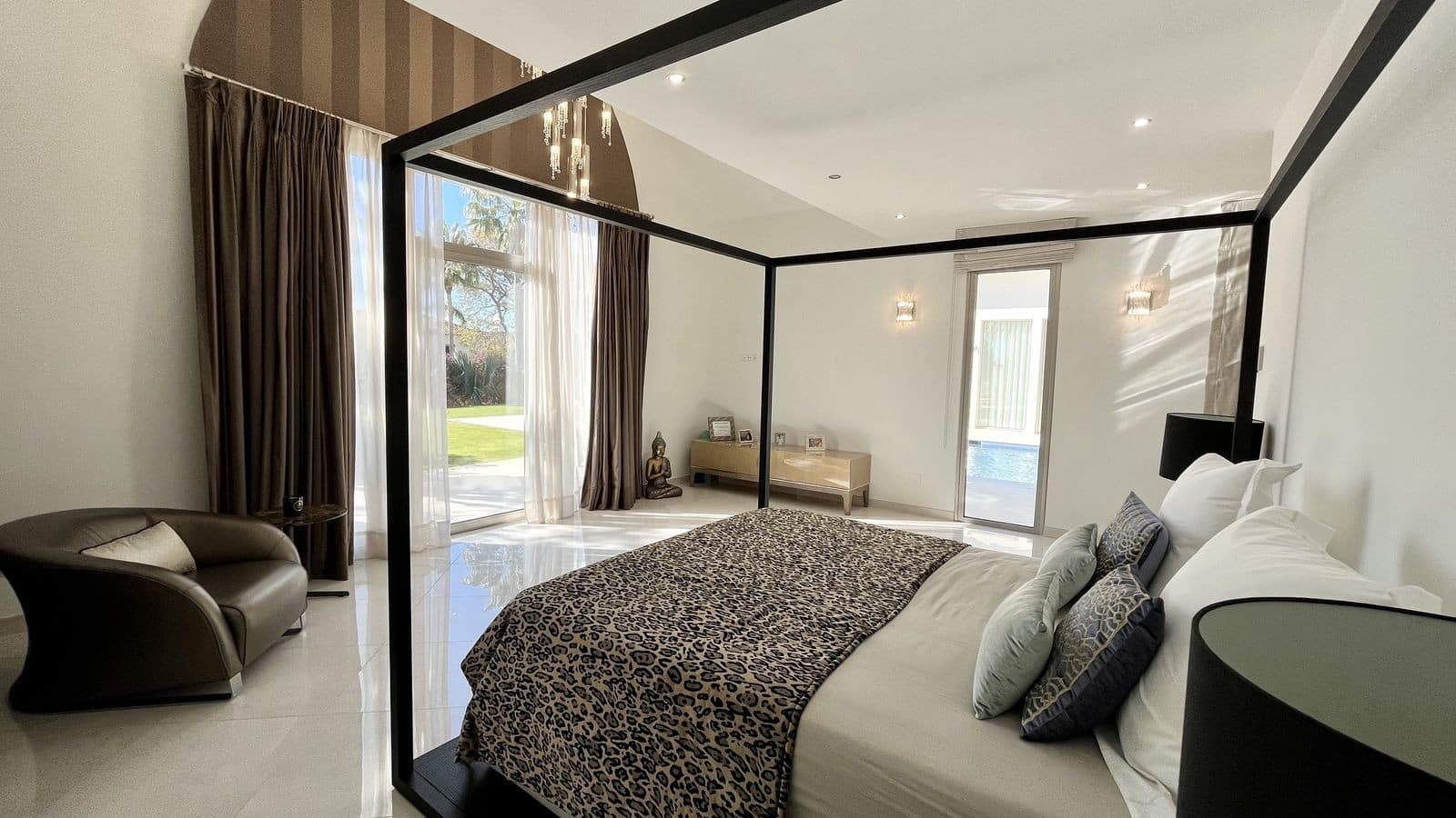 5 bedroom Villa for sale in Sotogrande with pool garage - € 2,195,000 (Ref: 7666897)