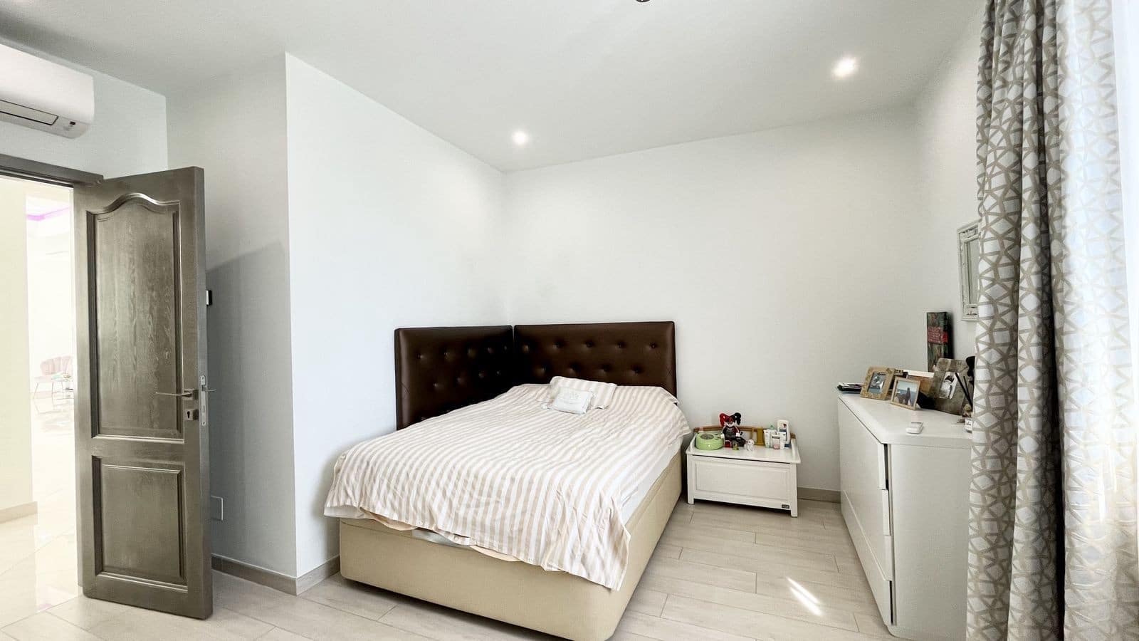 5 bedroom Villa for sale in Sotogrande with pool garage - € 2,195,000 (Ref: 7666897)