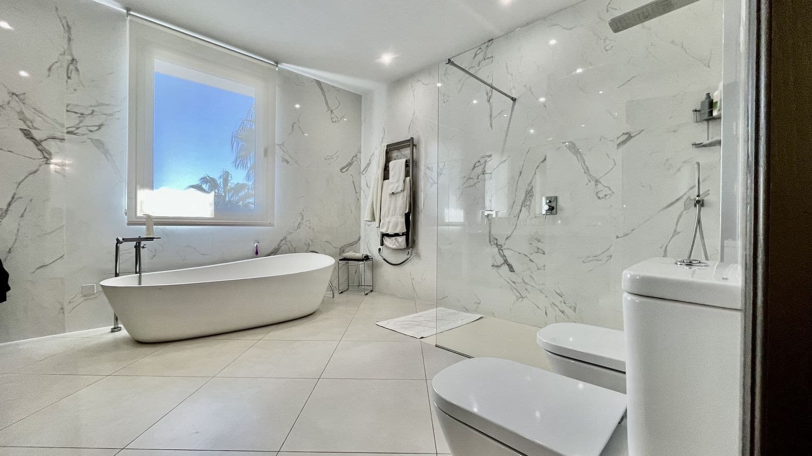 5 bedroom Villa for sale in Sotogrande with pool garage - € 2,195,000 (Ref: 7666897)