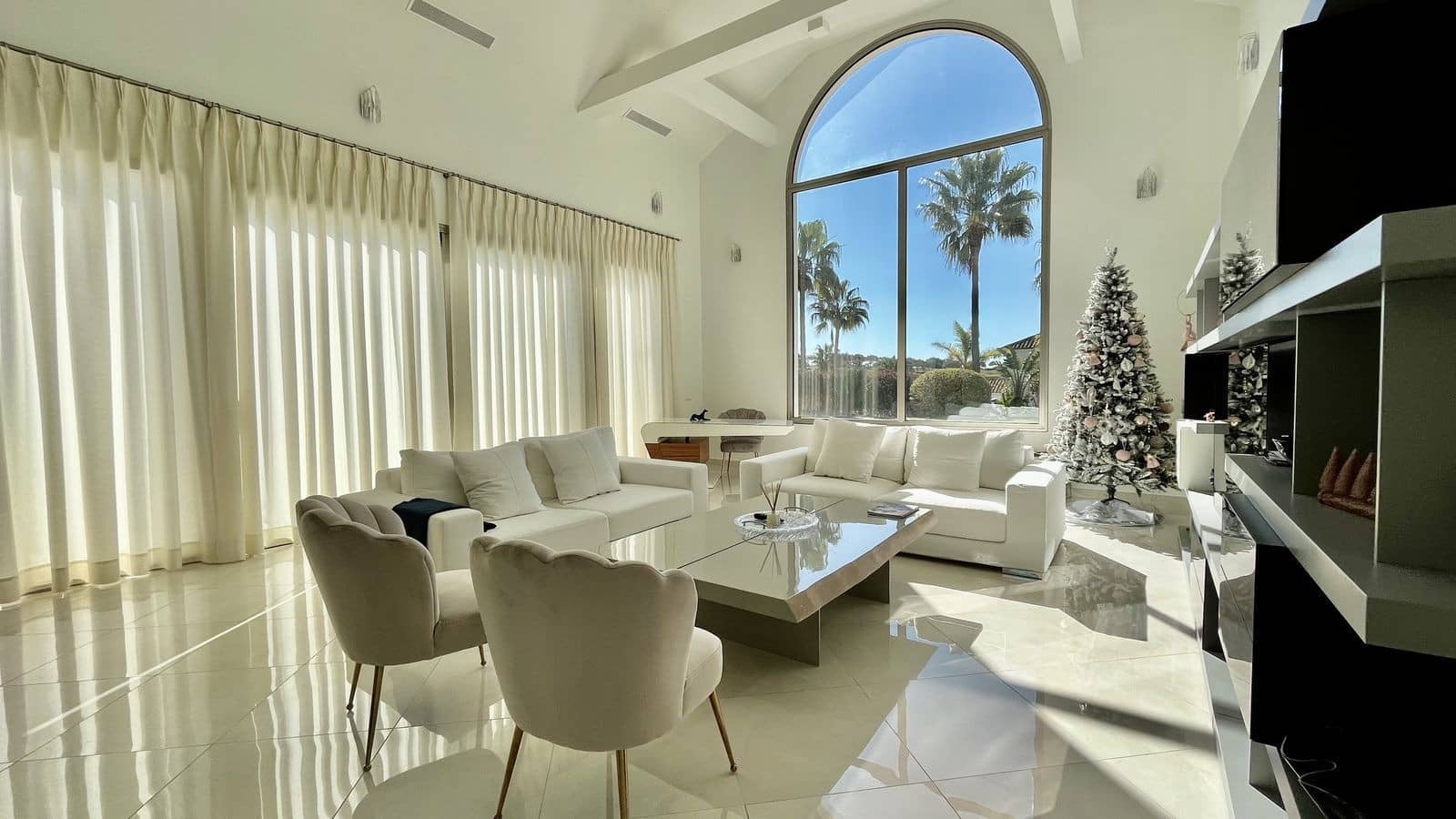 5 bedroom Villa for sale in Sotogrande with pool garage - € 2,195,000 (Ref: 7666897)