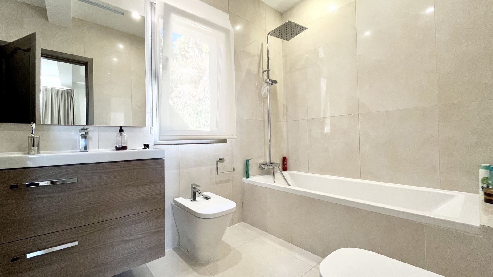 5 bedroom Villa for sale in Sotogrande with pool garage - € 2,195,000 (Ref: 7666897)