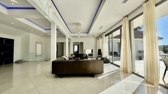 5 sypialnia Willa na sprzedaż w Sotogrande, San Roque z basenem garażem - 2 195 000 € (Ref: 7666897)