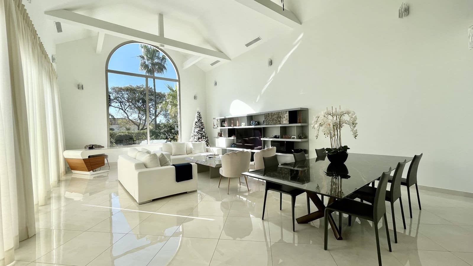 5 bedroom Villa for sale in Sotogrande with pool garage - € 2,195,000 (Ref: 7666897)